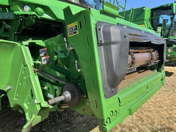 Image of John Deere S780 equipment image 2