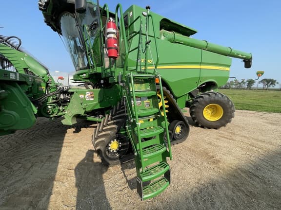Image of John Deere S780 equipment image 2