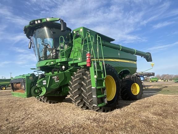 Image of John Deere S780 equipment image 2