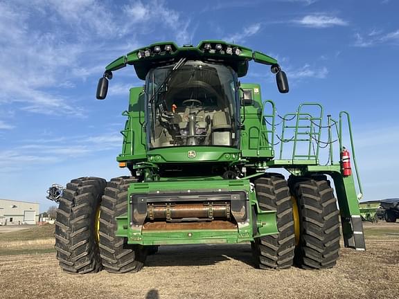 Image of John Deere S780 equipment image 1