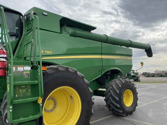 Image of John Deere S780 equipment image 4