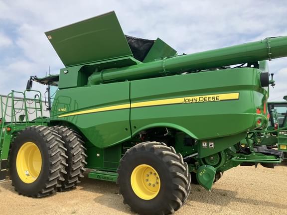 Image of John Deere S780 equipment image 1
