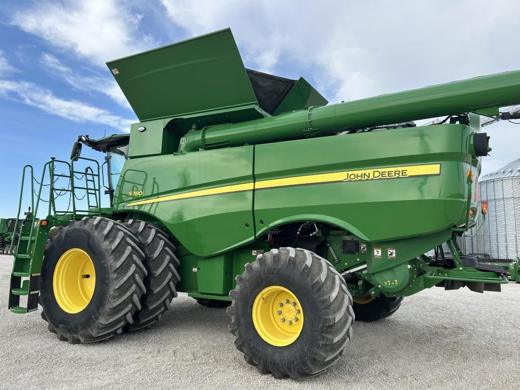 Image of John Deere S780 Image 0