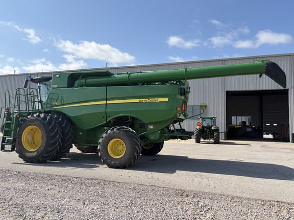 Image of John Deere S780 equipment image 2