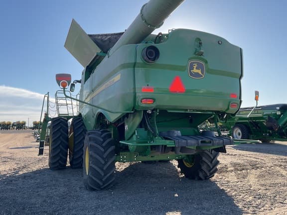 Image of John Deere S780 equipment image 3