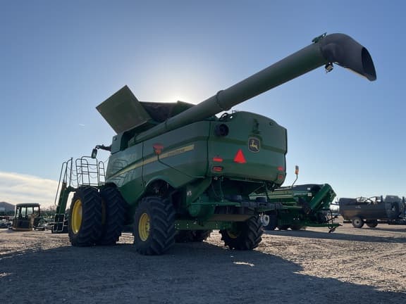 Image of John Deere S780 equipment image 2