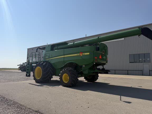 Image of John Deere S780 equipment image 2