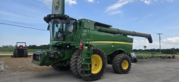 Image of John Deere S780 equipment image 1