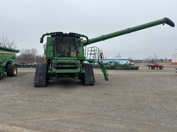 Image of John Deere S780 equipment image 2