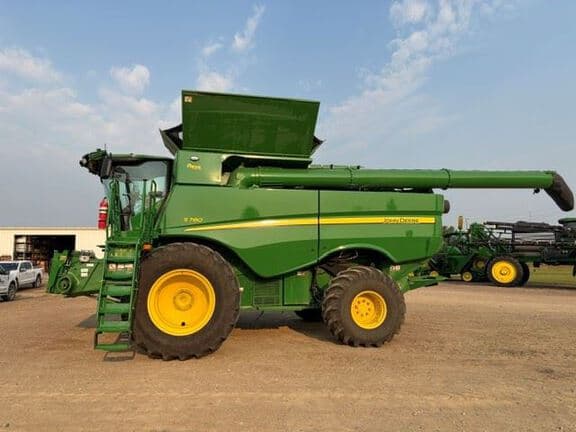 Image of John Deere S780 equipment image 1