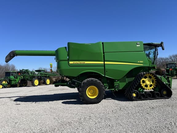 Image of John Deere S780 equipment image 1