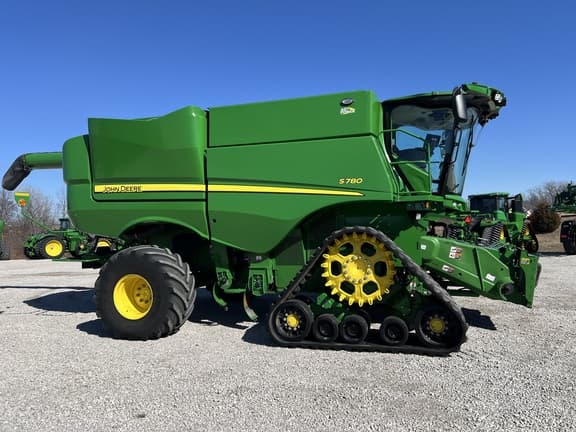 Image of John Deere S780 equipment image 2