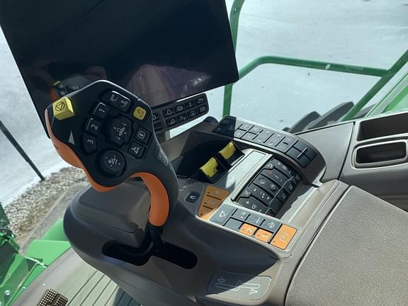 Image of John Deere S780 equipment image 2