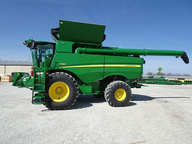 Image of John Deere S780 equipment image 1