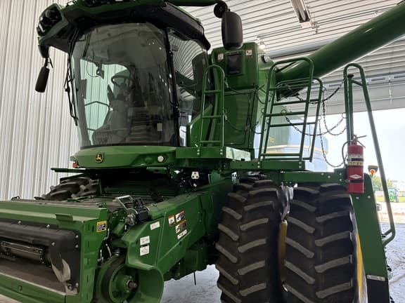 Image of John Deere S780 equipment image 1