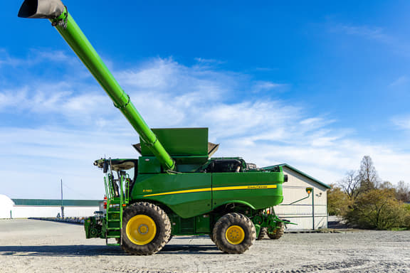 Image of John Deere S780 equipment image 4