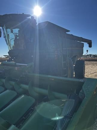 Image of John Deere S780 equipment image 1