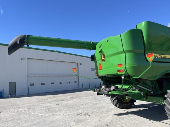 Image of John Deere S780 equipment image 4