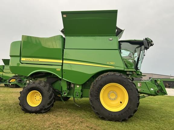 Image of John Deere S780 equipment image 2