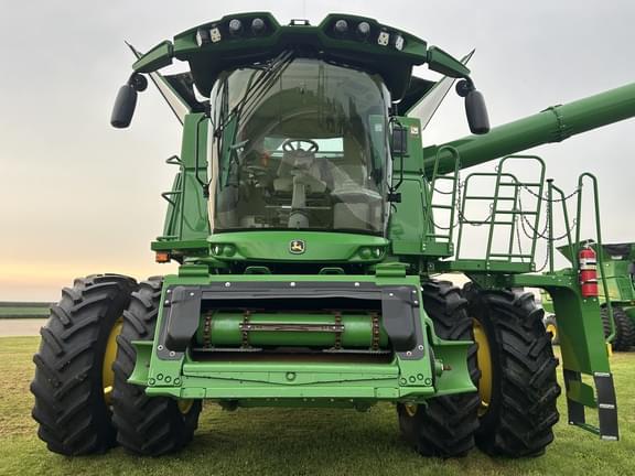Image of John Deere S780 equipment image 1