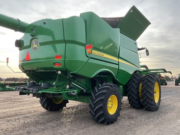 Image of John Deere S780 equipment image 2