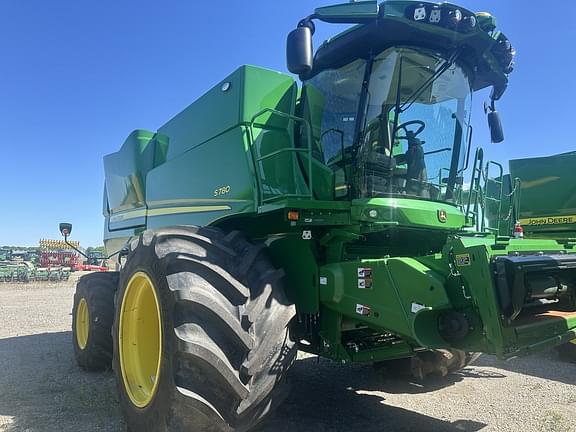 Image of John Deere S780 equipment image 1