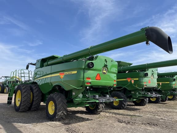 Image of John Deere S780 equipment image 3