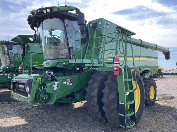 Image of John Deere S780 equipment image 1