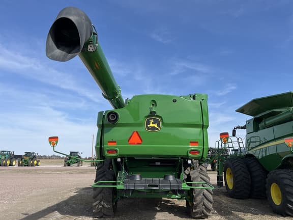 Image of John Deere S780 equipment image 4