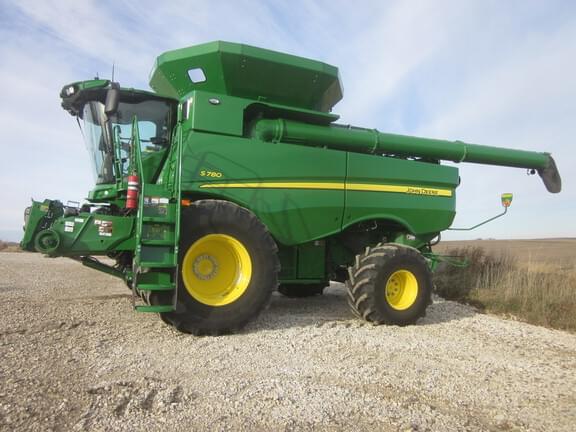 Image of John Deere S780 equipment image 4