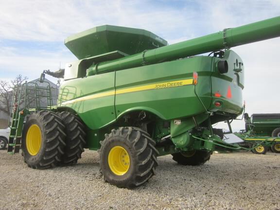 Image of John Deere S780 equipment image 2
