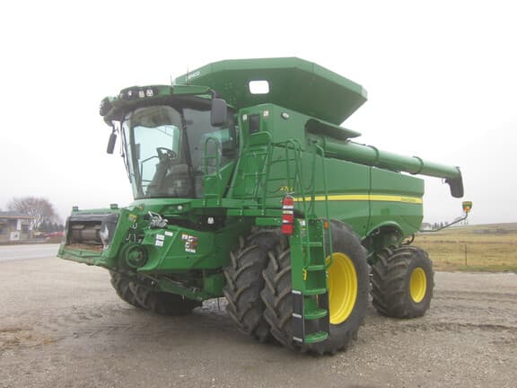 Image of John Deere S780 equipment image 1