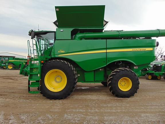 Image of John Deere S780 equipment image 1