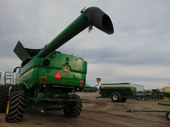 Image of John Deere S780 equipment image 4