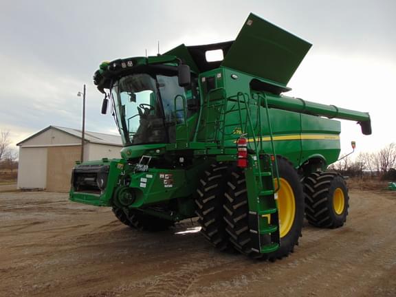 Image of John Deere S780 equipment image 1