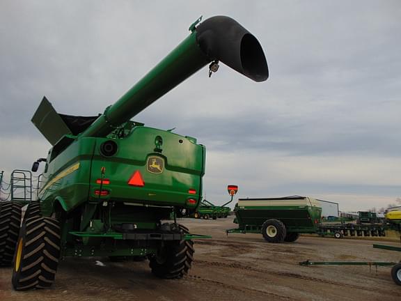 Image of John Deere S780 equipment image 3