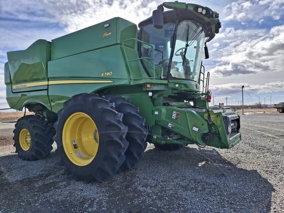 Image of John Deere S780 equipment image 1