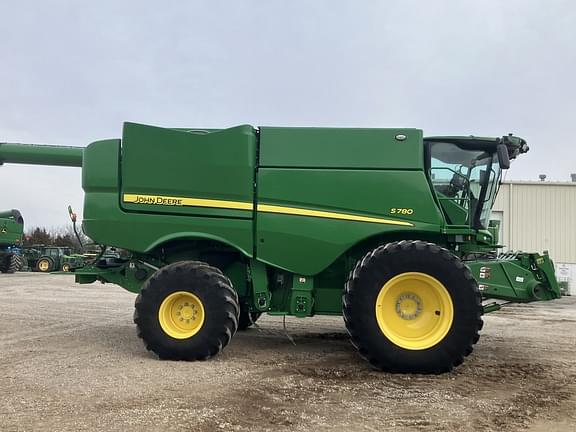 Image of John Deere S780 equipment image 2