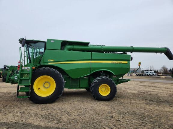 Image of John Deere S780 equipment image 1