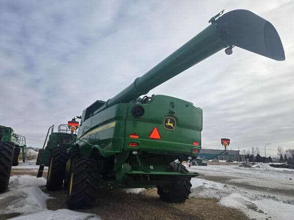 Image of John Deere S780 equipment image 1