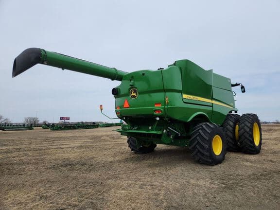 Image of John Deere S780 equipment image 4