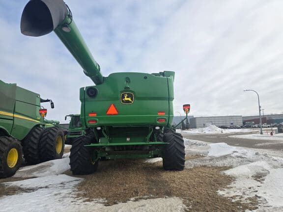 Image of John Deere S780 equipment image 2