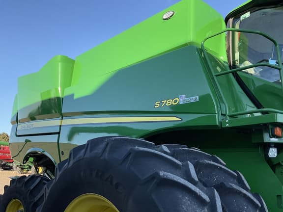Image of John Deere S780 equipment image 4