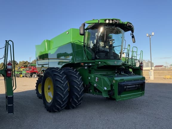 Image of John Deere S780 equipment image 1