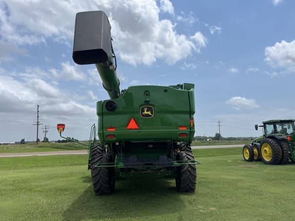 Image of John Deere S780 equipment image 4
