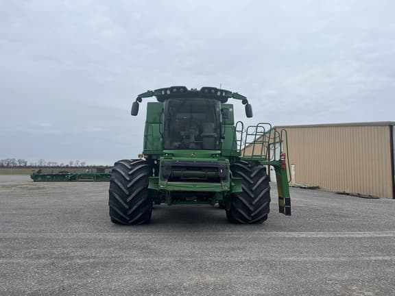 Image of John Deere S780 equipment image 1