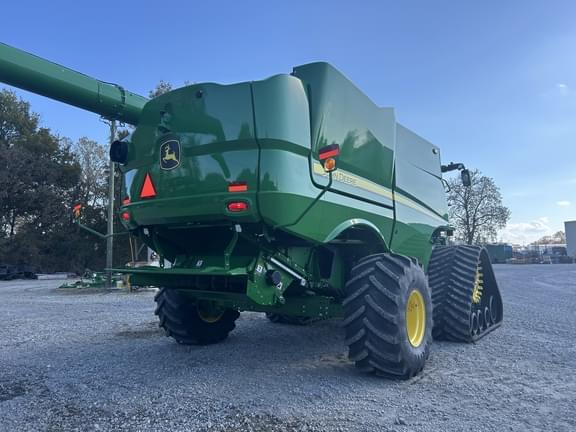 Image of John Deere S780 equipment image 4