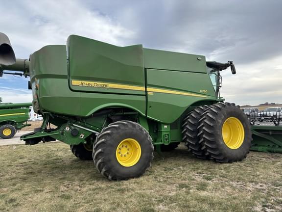 Image of John Deere S780 equipment image 2