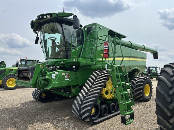 Image of John Deere S780 Image 1