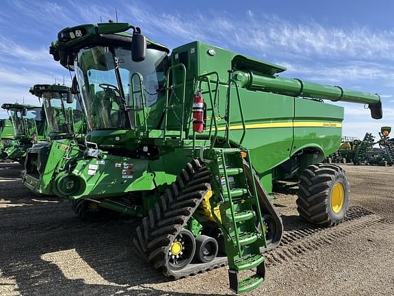 Image of John Deere S780 equipment image 2